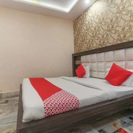 Oyo 60651 Hotel Arya Varanasi Eksteriør bilde