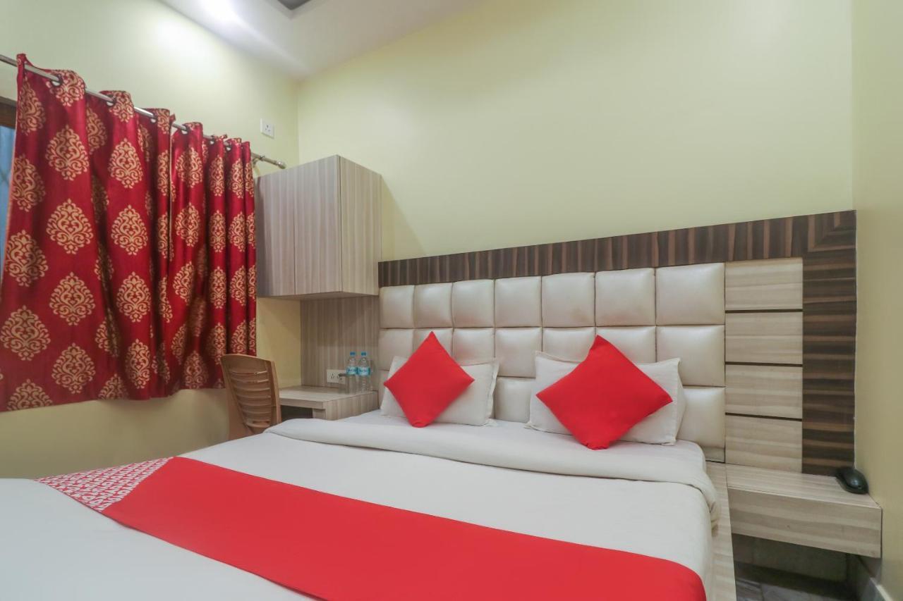 Oyo 60651 Hotel Arya Varanasi Eksteriør bilde