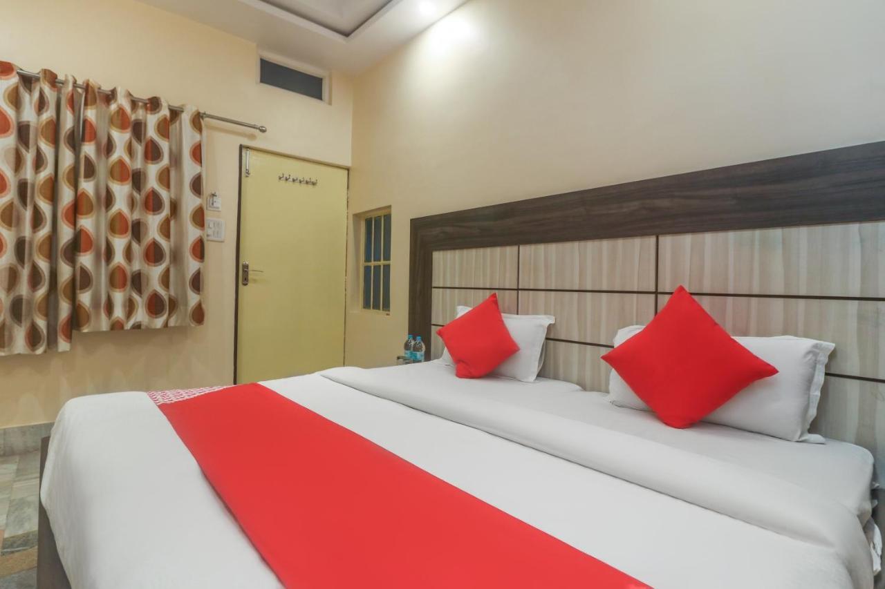 Oyo 60651 Hotel Arya Varanasi Eksteriør bilde